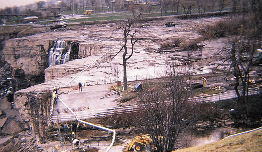 Niagara Falls without water 